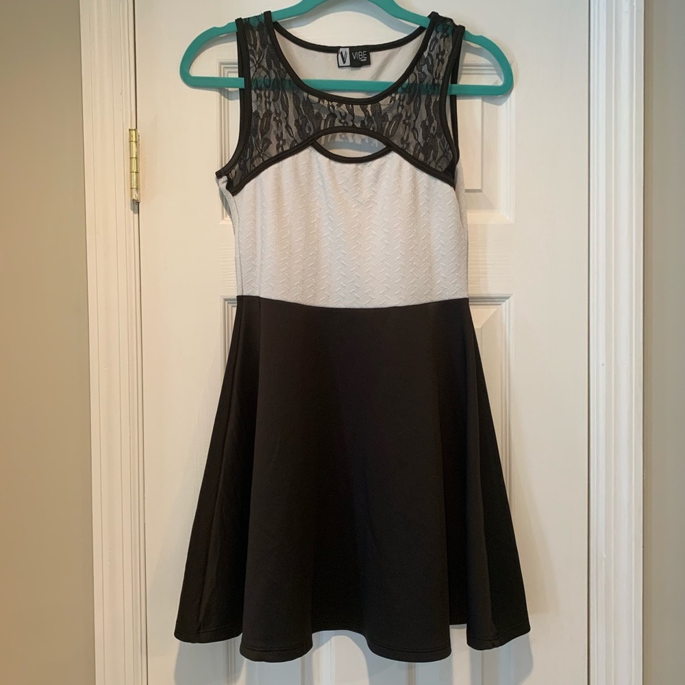Shirt black and white dress. S